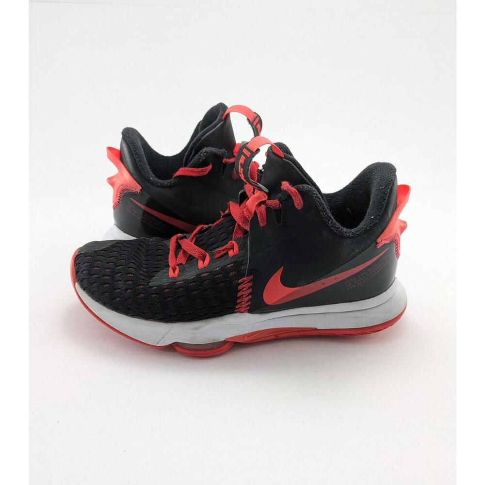 Mens Nike LeBron Witness 5 Black Red Basketball Shoes CQ9380-005 Size 9.5